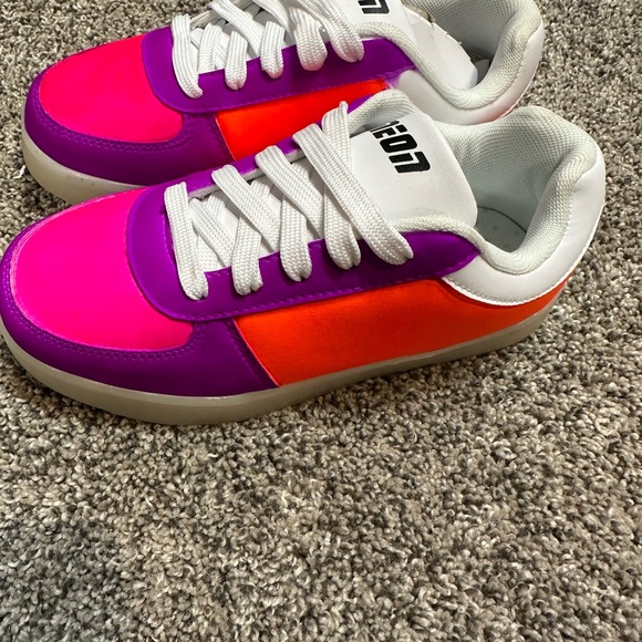 Custom painted brand new size 3 girls shoes - Picture 5 of 9